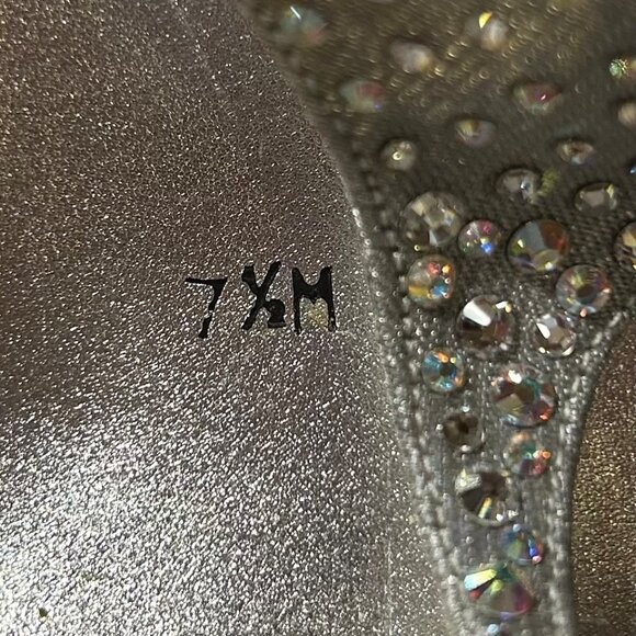 Womens Stuart Weitzman Silver Rhinestone Embellished T-Strap Sandal Heels 7.5 - Picture 11 of 11